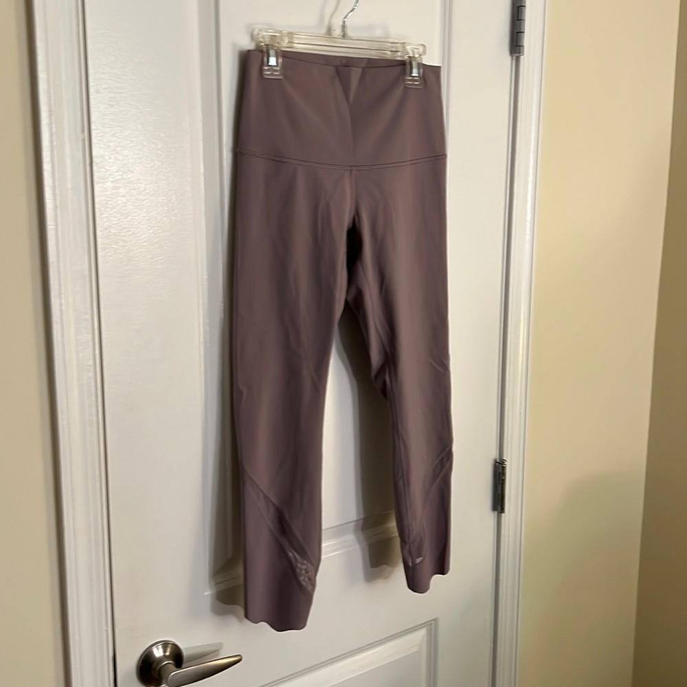 Lululemon size 4 lavender crop leggings